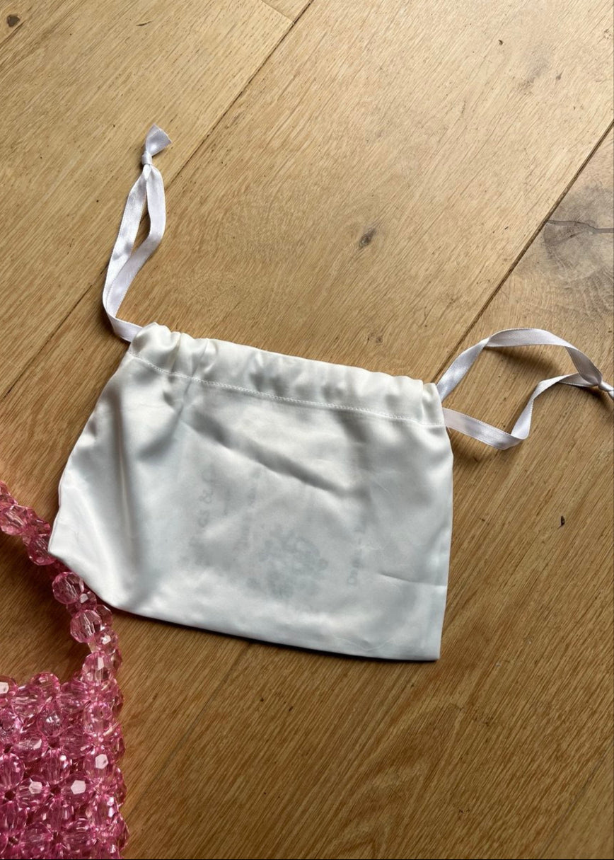 Satin pouch 🕊️